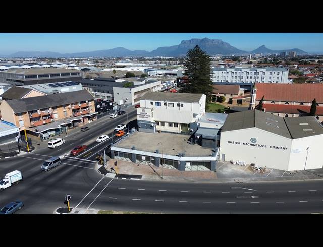824M² SHOWROOM FOR SALE IN GLENLILLY